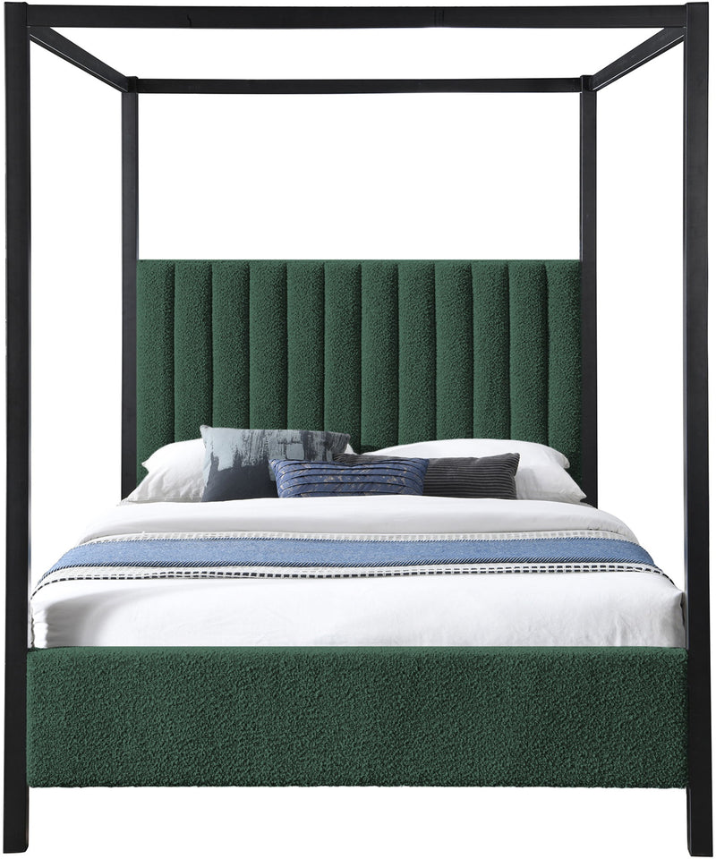 Kelly - Bed