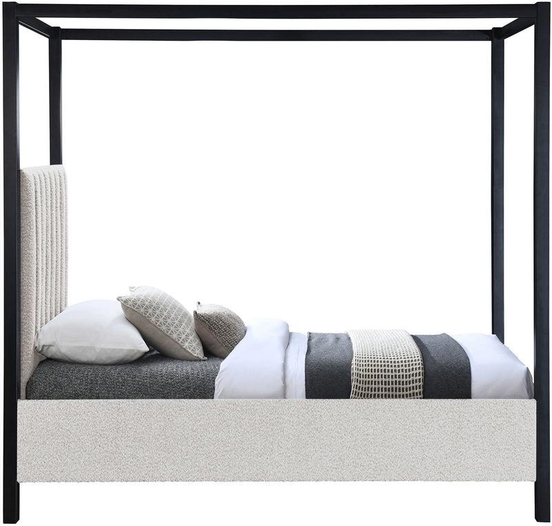 Kelly - Bed