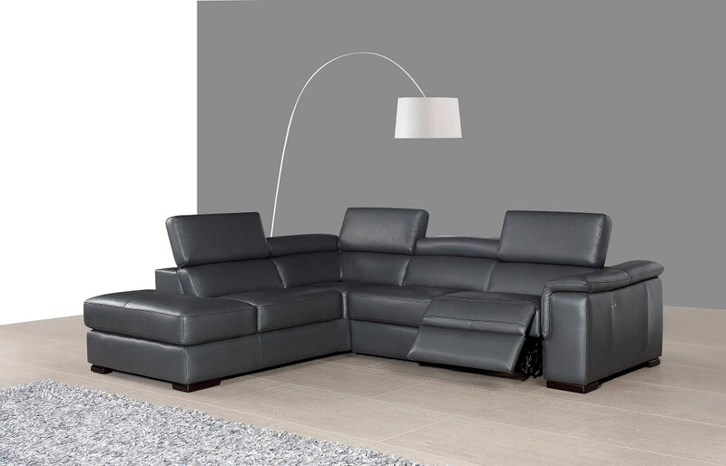 Agata in Chaise