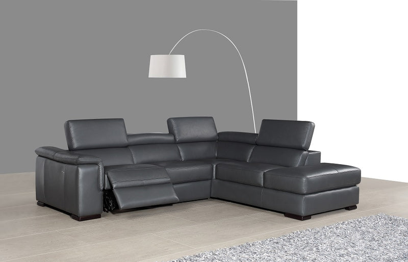 Agata in Chaise