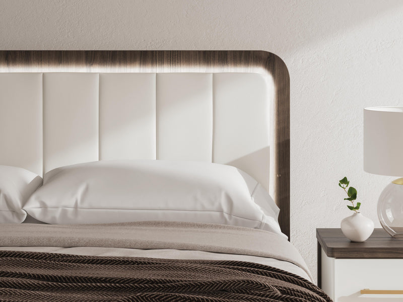 Kendanport King Upholstered Bed