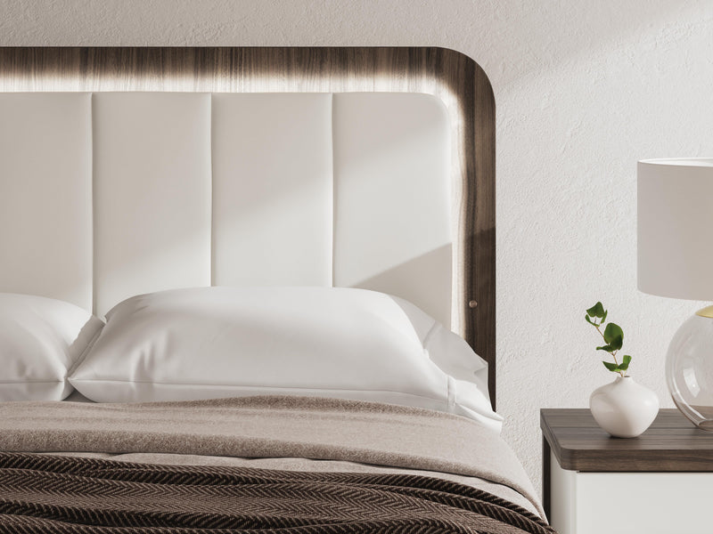 Kendanport Queen Upholstered Bed