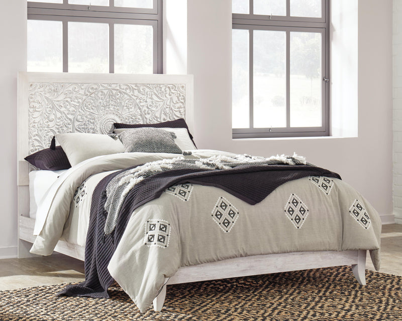 Paxberry Queen Panel Bed with Mirrored Dresser