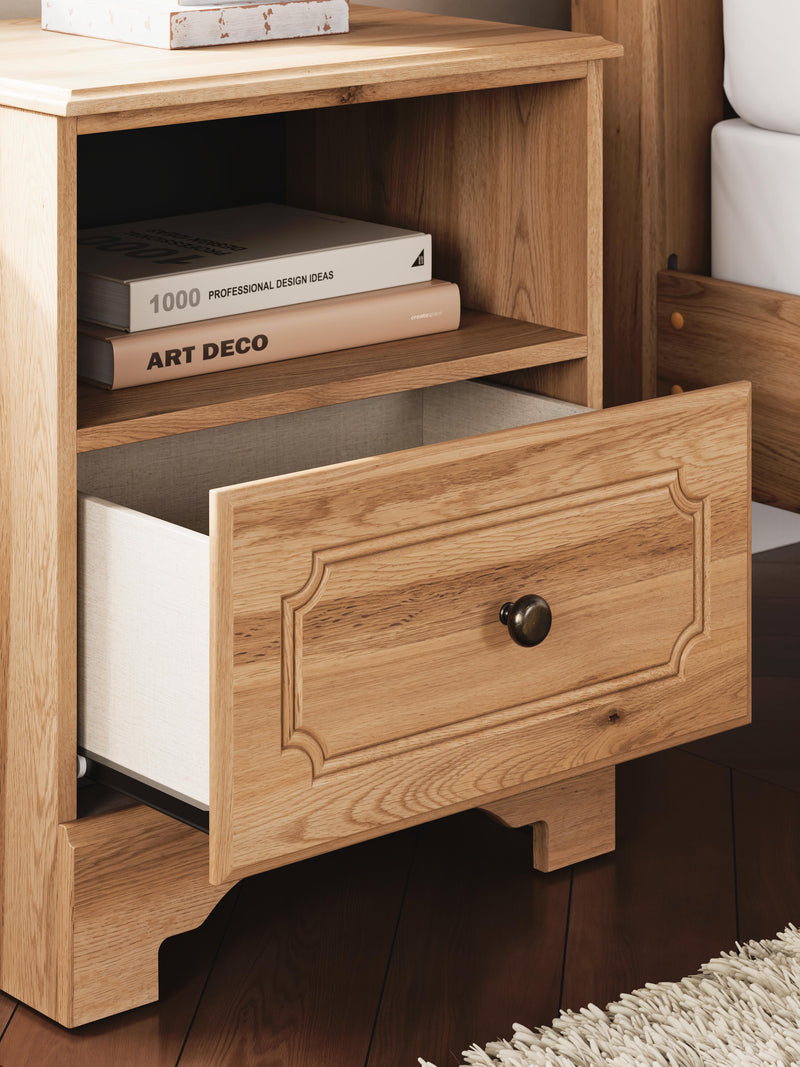 Aleaport King Panel Bed with Mirrored Dresser and Nightstand