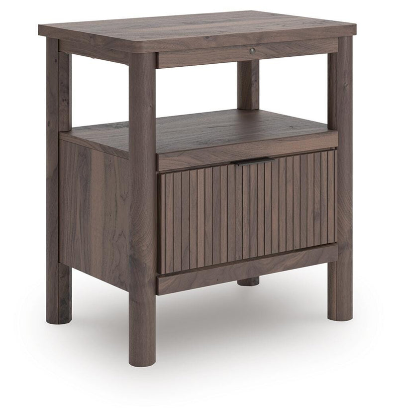 Pamytta Queen Panel Bed, Dresser, Mirror and Nightstand