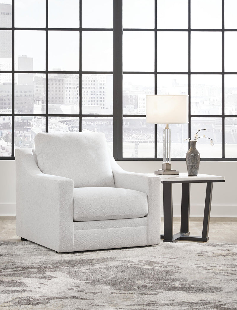 Maitelynn Chair