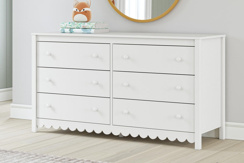 Hallityn Six Drawer Dresser