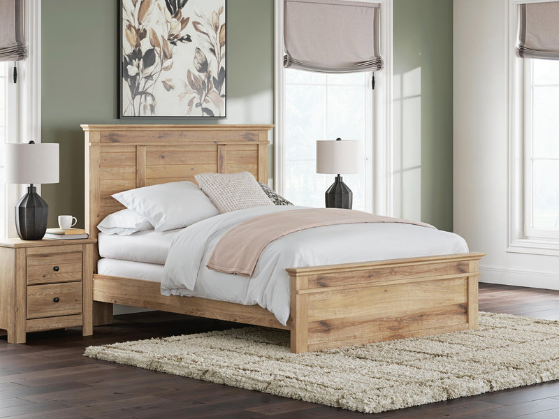 Makidern Queen Panel Bed