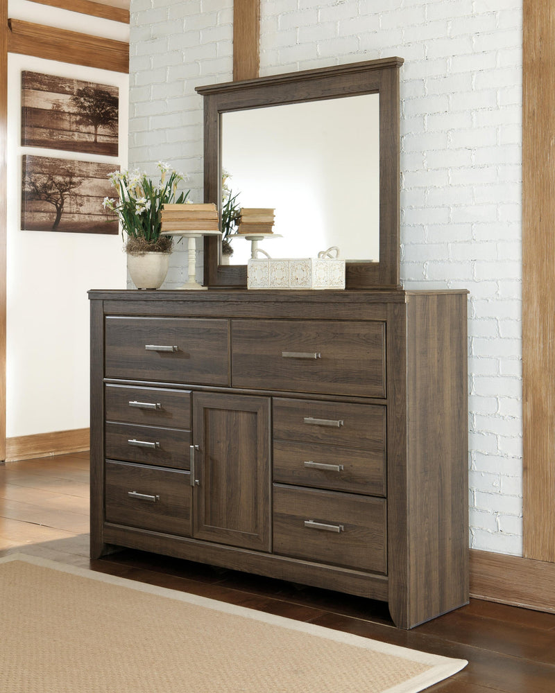 Juararo Queen Poster Bed with Mirrored Dresser