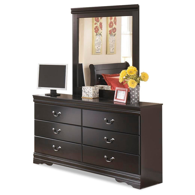 Huey Vineyard Full Sleigh Bed with Mirrored Dresser, Chest and Nightstand