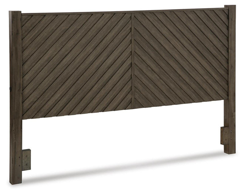 Arkenton King Panel Bed with Mirrored Dresser