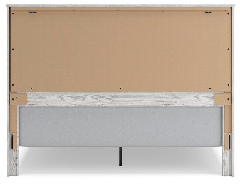 Gerridan King Panel Bed with Mirrored Dresser and Nightstand