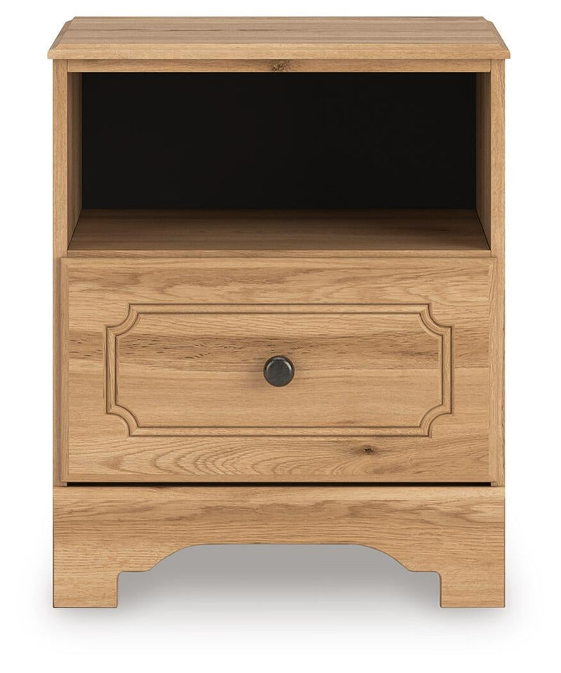 Galletyn Full Panel Bed with Mirrored Dresser and Nightstand