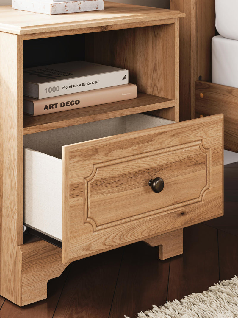 Galletyn Queen Panel Bed with Mirrored Dresser and Nightstand