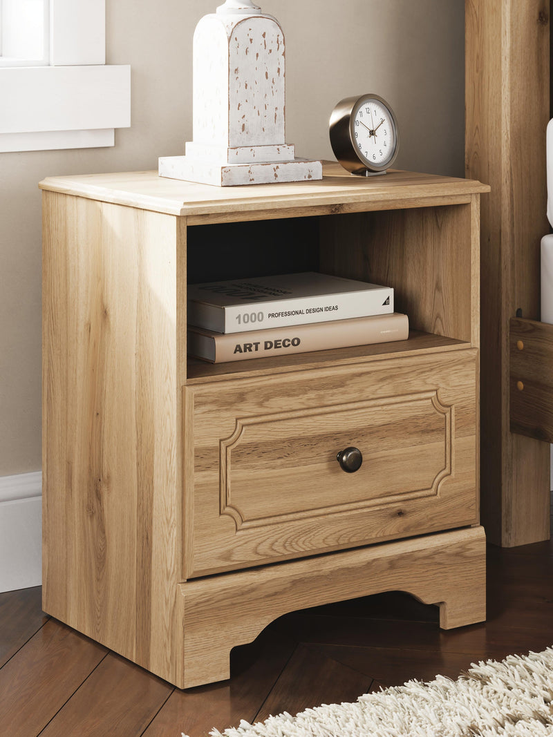 Galletyn Queen Panel Bed with Mirrored Dresser and Nightstand