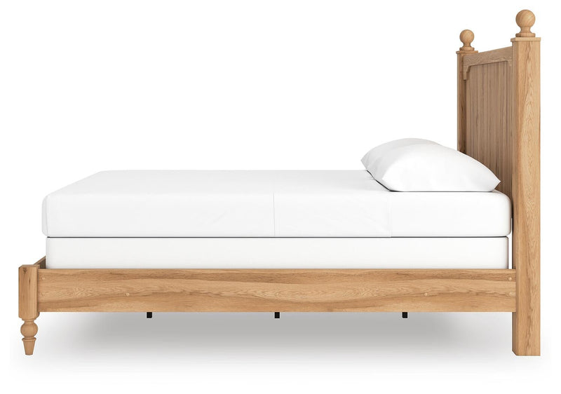 Galletyn Queen Panel Bed with Mirrored Dresser