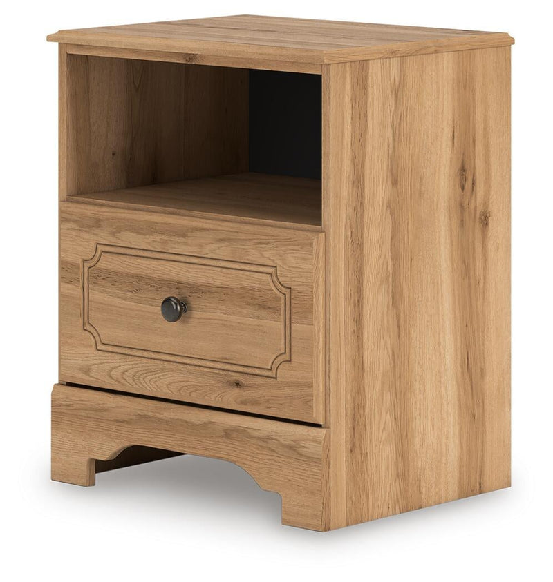 Galletyn King Panel Bed with Mirrored Dresser and Nightstand