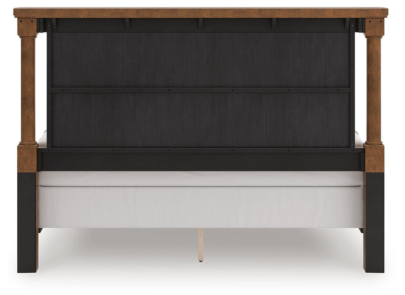 Chadworth King Poster Bed with Mirrored Dresser