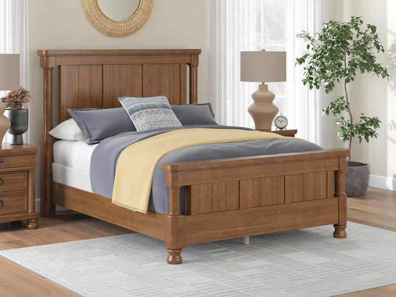 Chadworth Queen Poster Bed with Mirrored Dresser
