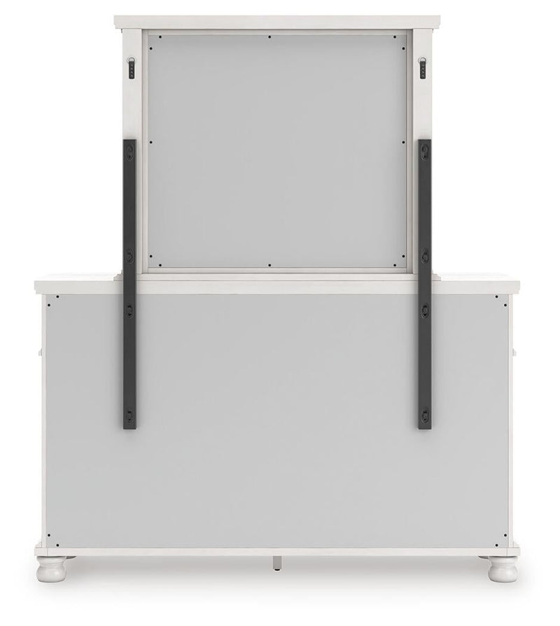 Chadworth Queen Poster Bed, Dresser, Mirror and Nightstand