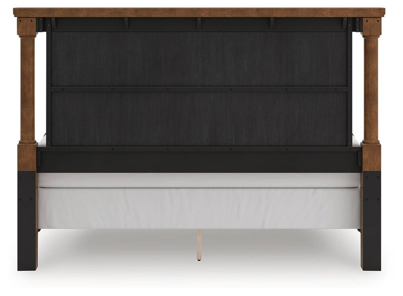 Chadworth California King Poster Bed with Mirrored Dresser